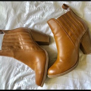 Francesca’s Bootoes